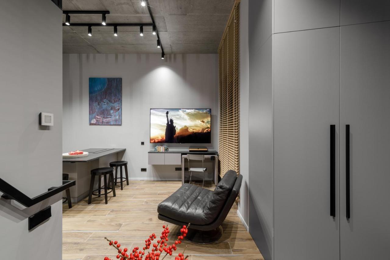 Ivis House Modern Apartment In Vilnius Old Town With Balcony 维尔纽斯 外观 照片